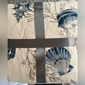 Madison Park Oversized Quilted Throw